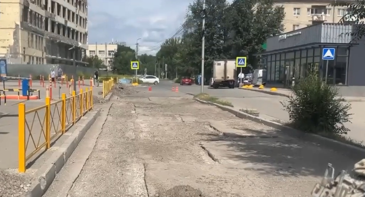 В Авиаторе приступили к ремонту дороги и благоустройству территорий